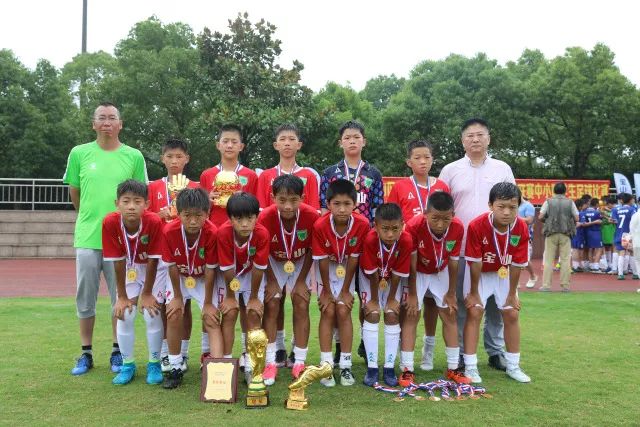 布里奇斯41分文班空砍42+18 尼克斯险胜马刺